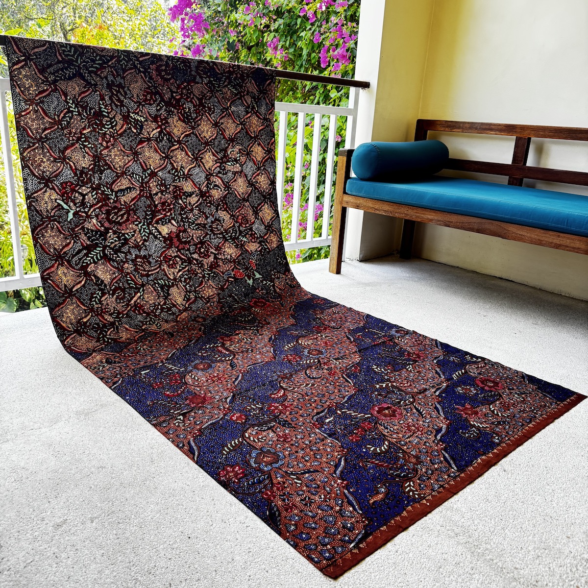 バティック（ジャワ更紗・綿100%・手描き/手染め） (NRA946-037)