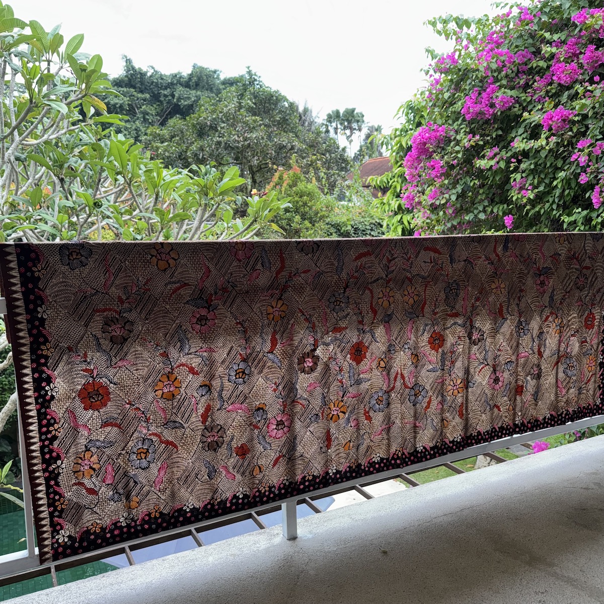 バリ島 布 生地 バティック