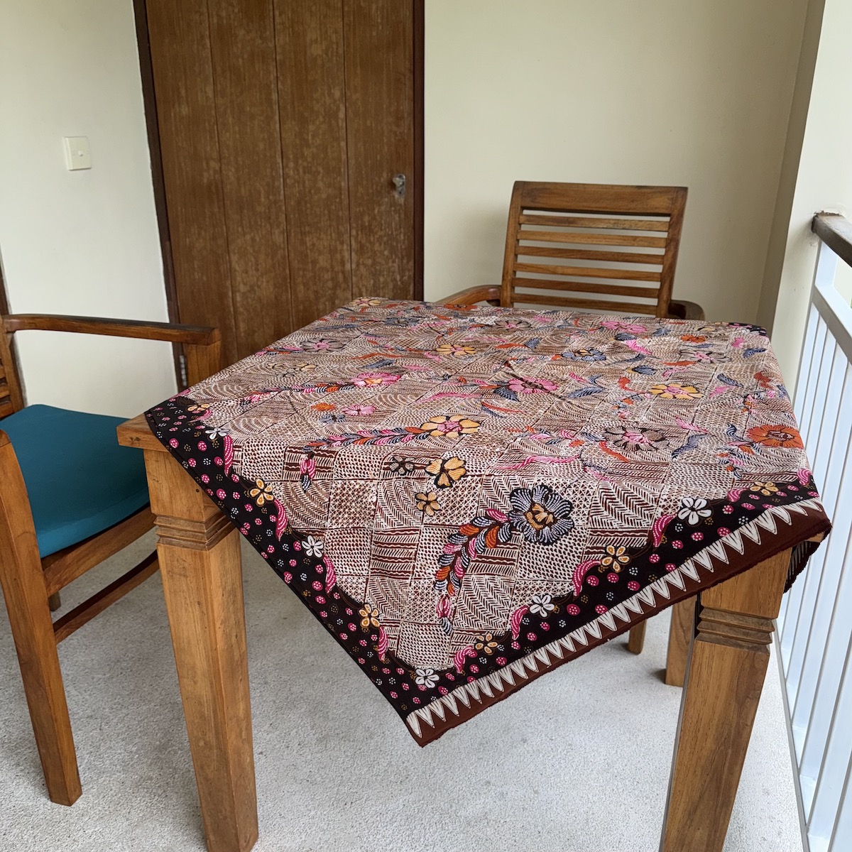 バリ島 布 生地 バティック