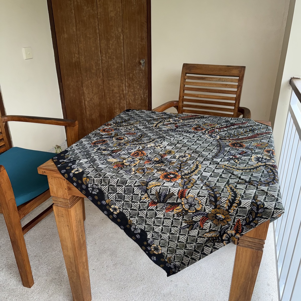 バリ島 布 生地 バティック