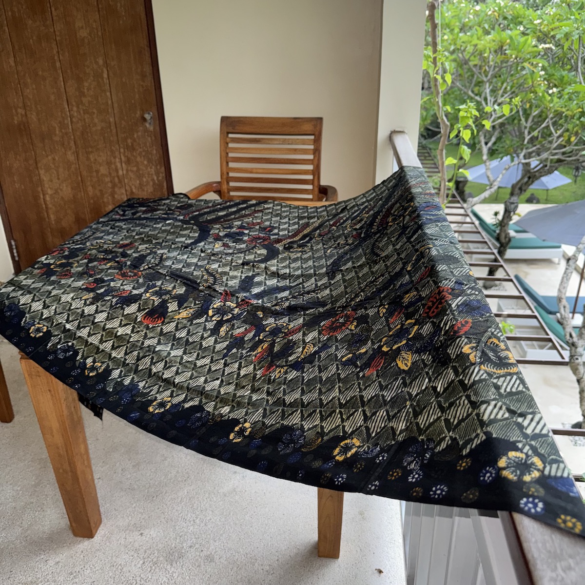 バリ島 布 生地 バティック