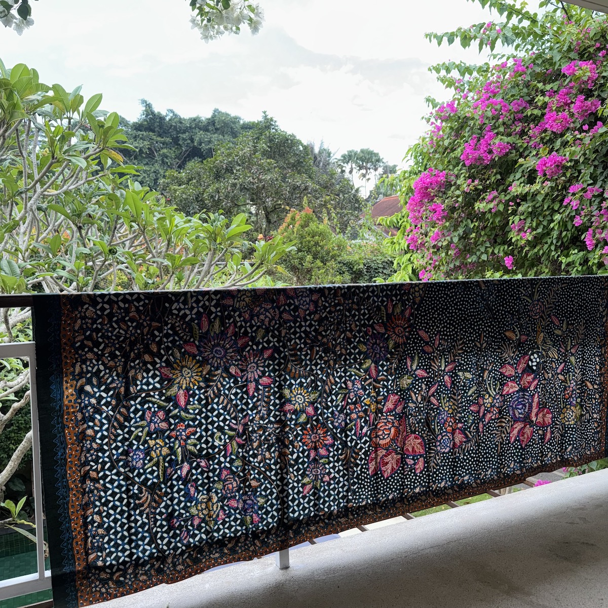 バリ島 布 生地 バティック