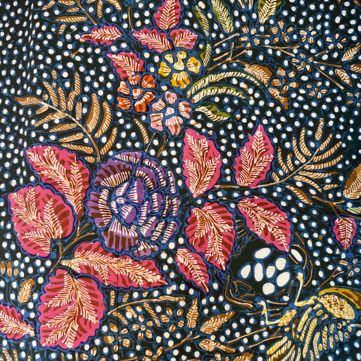 バティック（ジャワ更紗・綿100%・手描き/手染め） (NRA946-052)