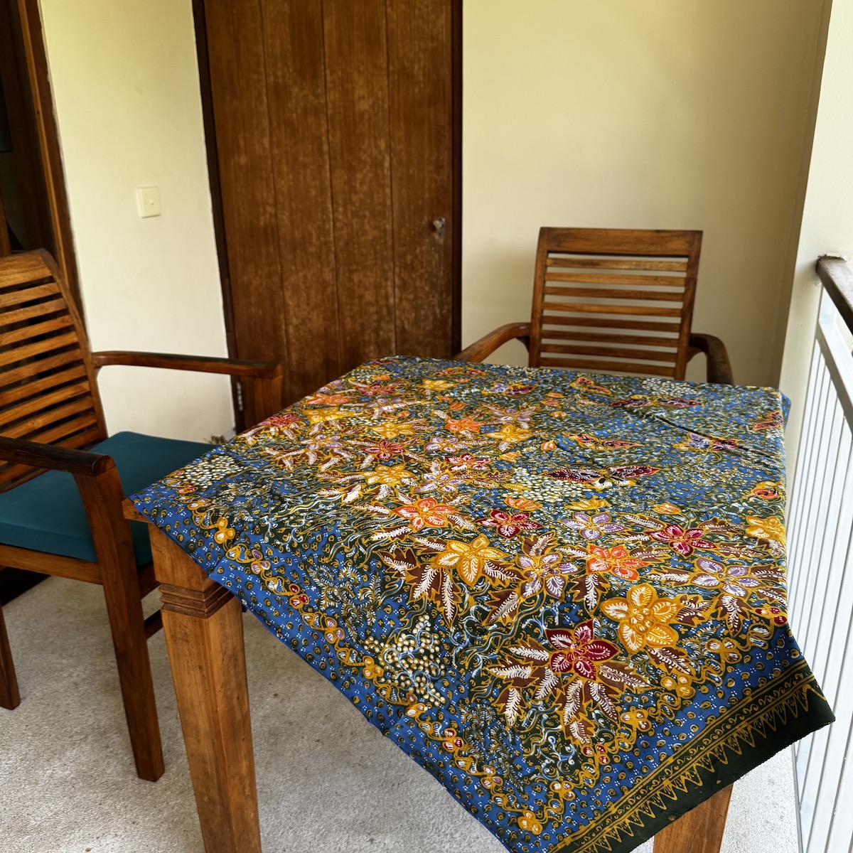 バリ島 布 生地 バティック