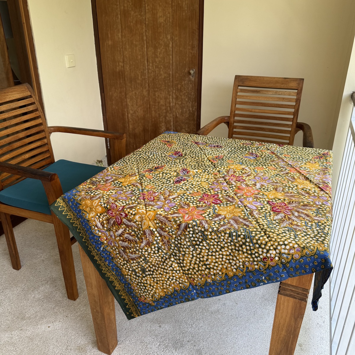 バリ島 布 生地 バティック