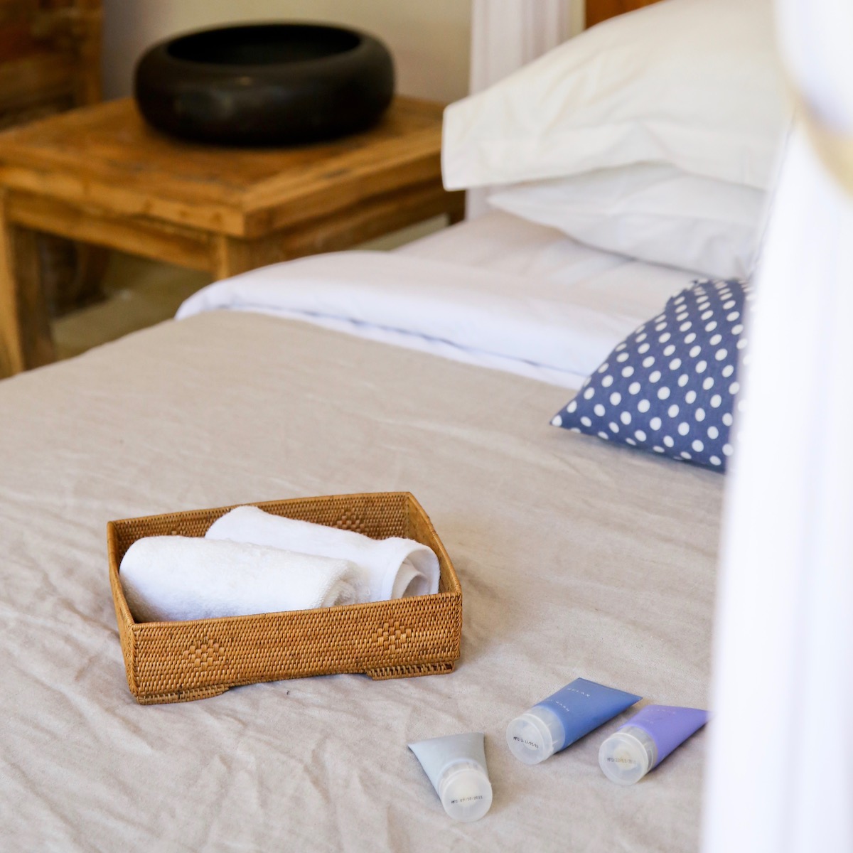 トレイ長方形 足付き Lサイズ (TRY309) Rosily(ロージリー) バリ島